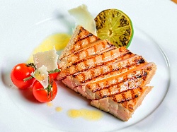 Филе от маринована риба тон на скара - снимка на рецептата